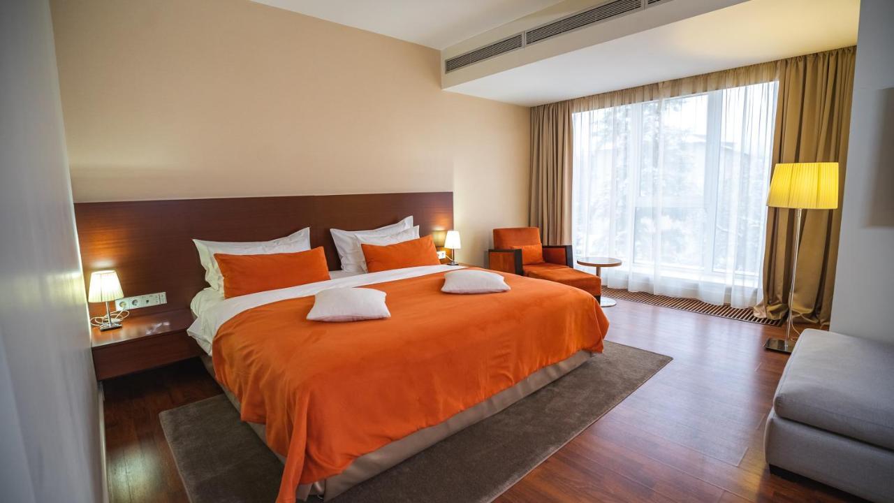Park Hotel Almaty Exterior foto